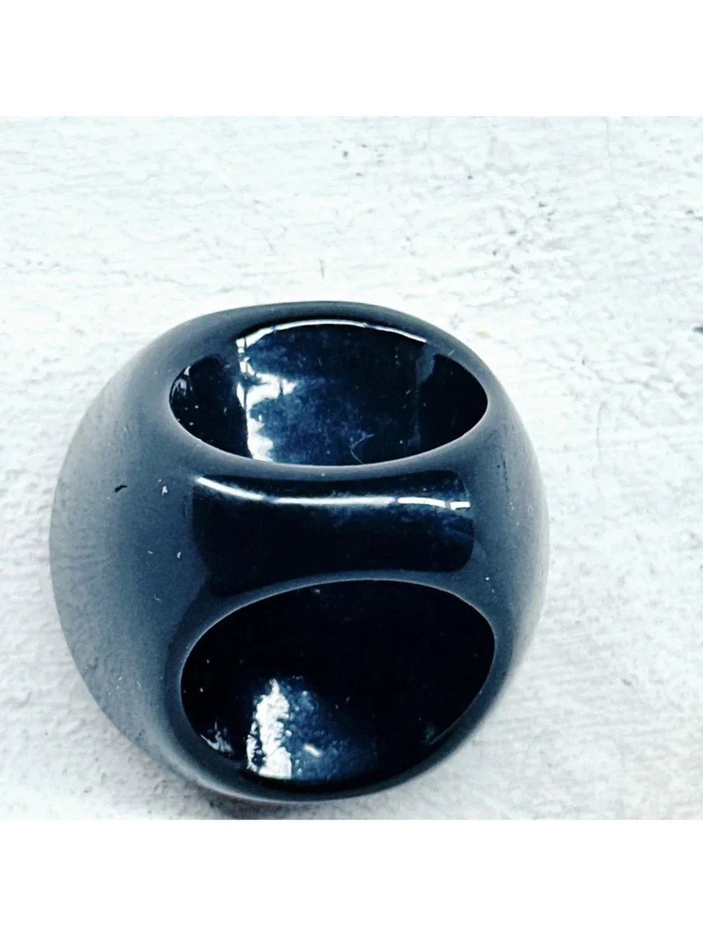 1049mc. Black Vintage Plastic Ring Size 7